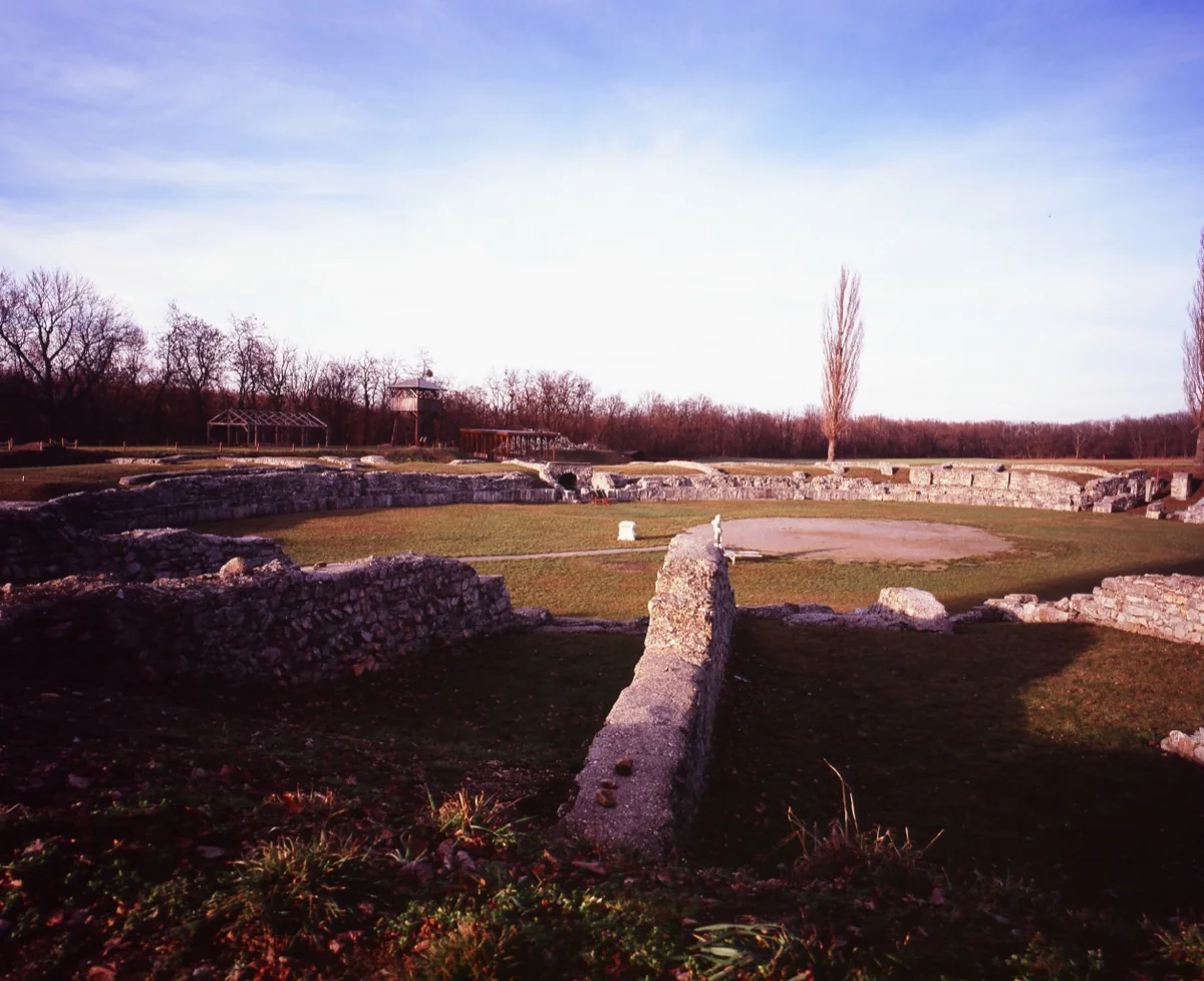 R&ouml;misches Amphitheater von Carnuntum, alter Umschlagplatz f&uuml;r Bernstein